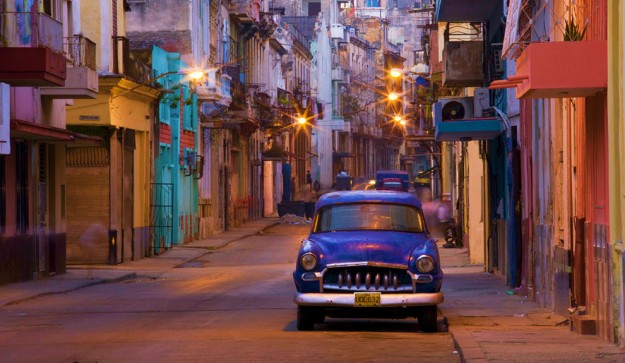 LA HABANA, CUBA. El Premio Nobel de literatura Ernest Hemingway decía que, en belleza, solo Venecia y París superaban a La Habana. La ciudad presume de ser un lugar con vida propia, alegre, bullicioso y despreocupado. Un destino asombroso con grandes atractivos: desde paradisiacas playas a verdaderas joyas de la arquitectura colonial.