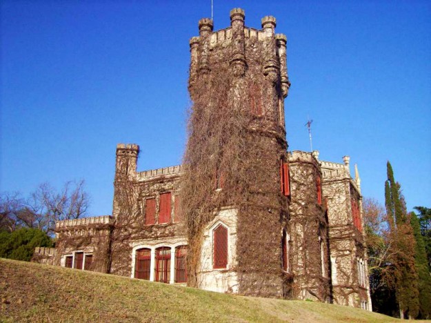 Un castillo con historia épica y fantasma