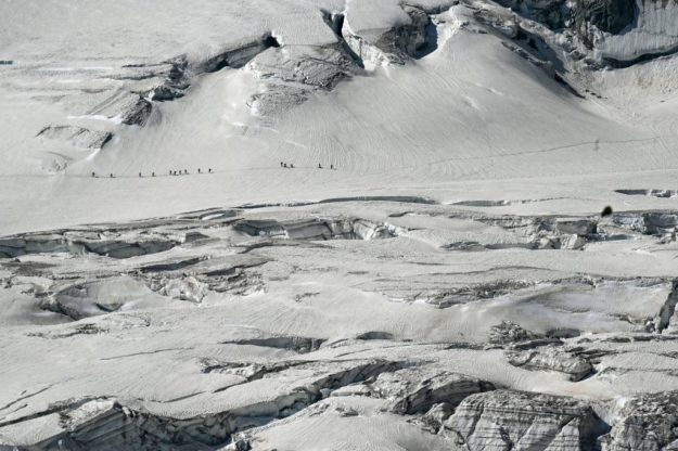 Resultado de imagen para Un glaciar del Mont Blanc se derrite y corre peligro de derrumbarse