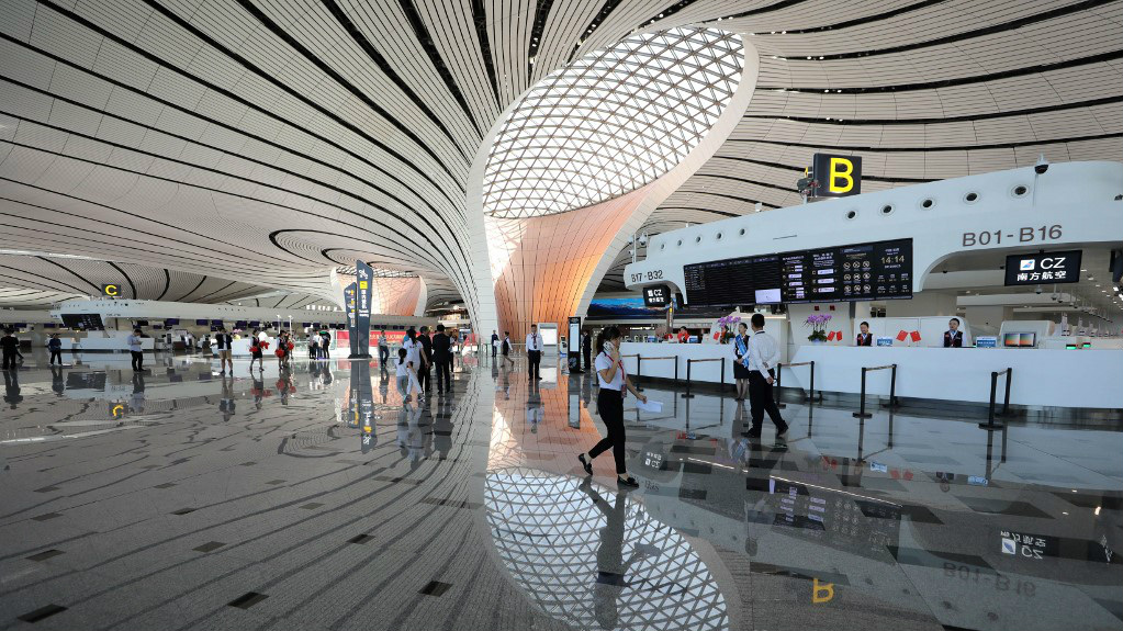 Fotos | En pleno boom turístico, China abrió un aeropuerto gigante y ultramoderno